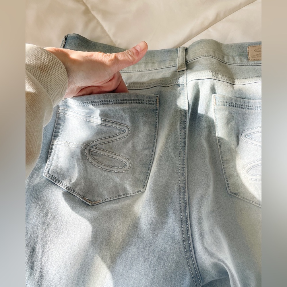 Capris - Picture 5 of 7